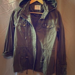 UTILITY JACKET - OLIVE